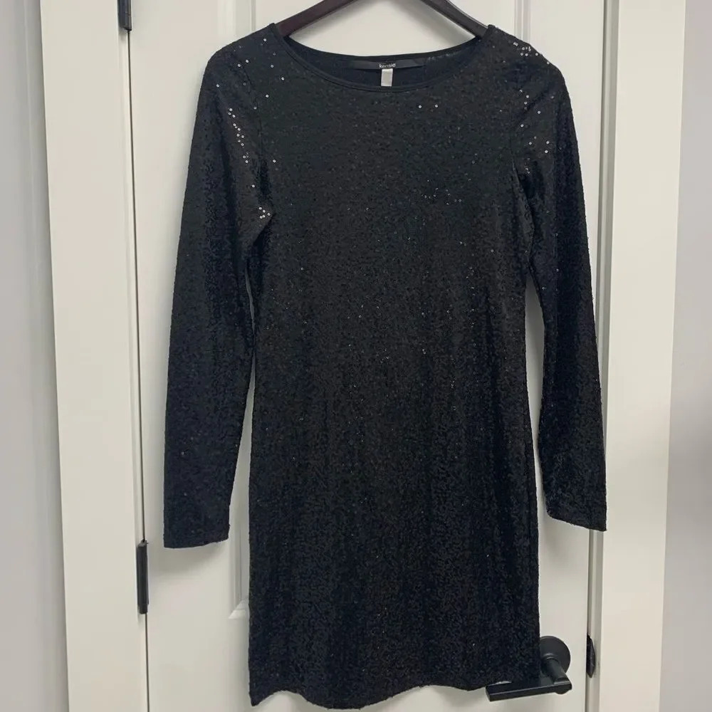 Kensie || Black Sequins Dress in size Small above the knee length long Sleeves